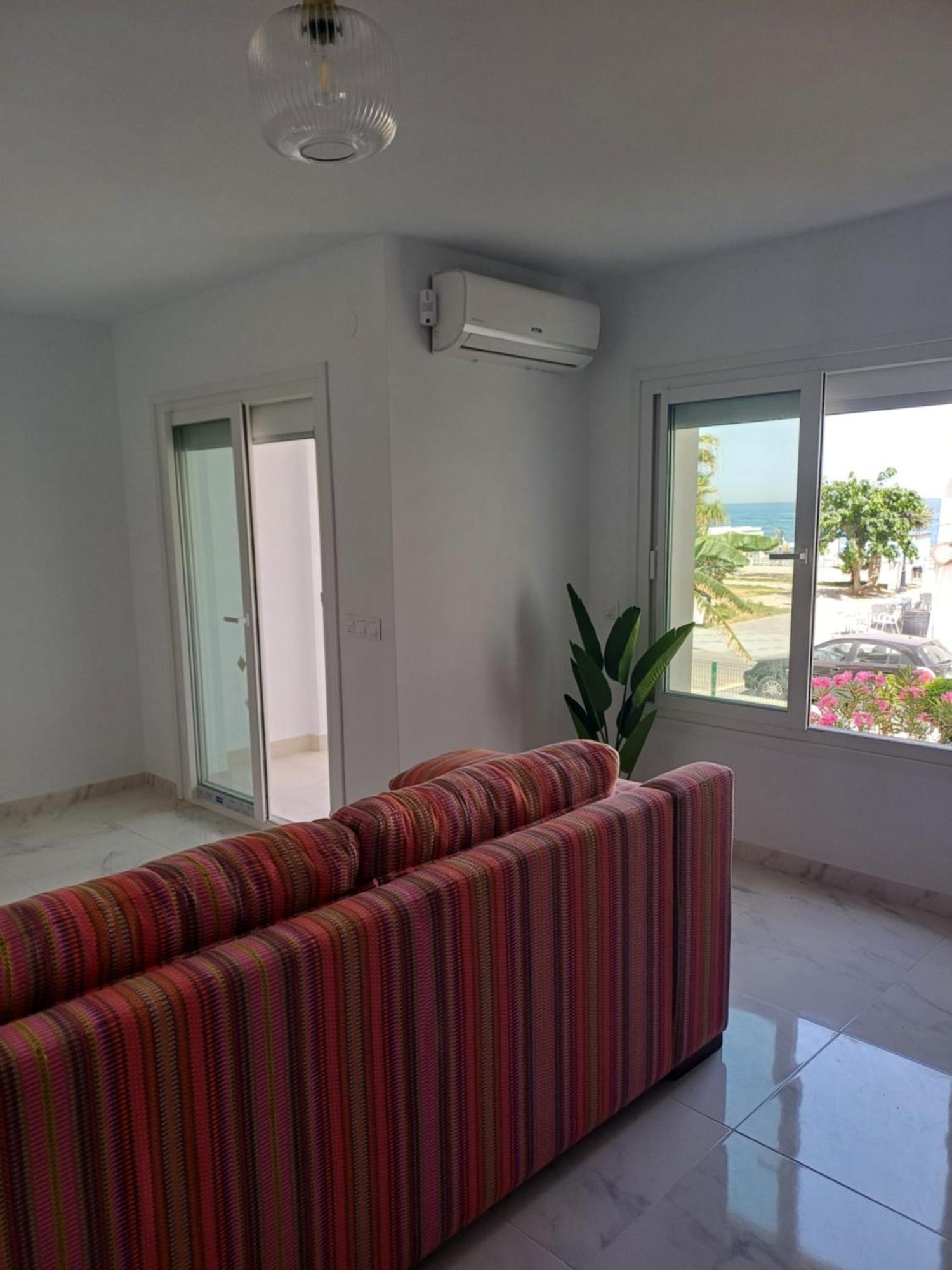 Beautiful Beachfront Newly Renovated 2 Bedroom Apartment With Swimming Pool And Garden San Luis de Sabinillas Exterior foto
